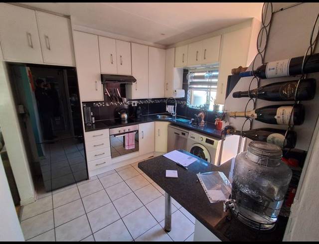 3 BEDROOM HOUSE FOR SALE IN MONDEOR